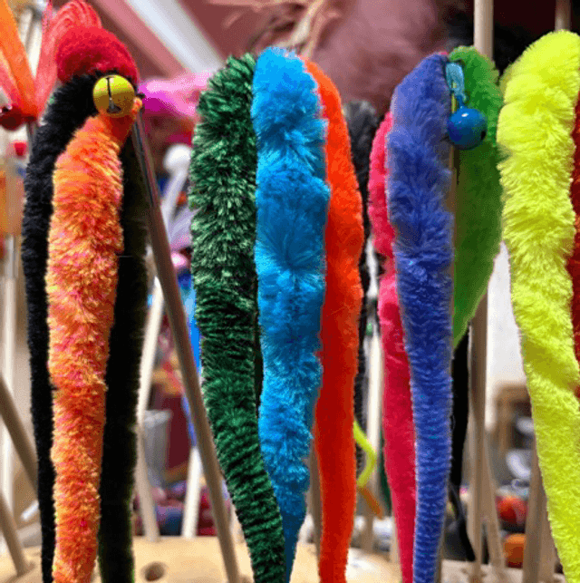 Short wriggler stick